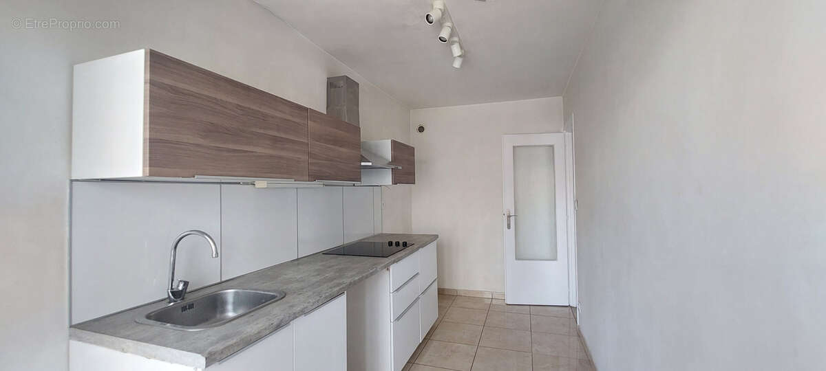 Toulon Le Mourillon Appartement T3 + TERRASSE - photo 4