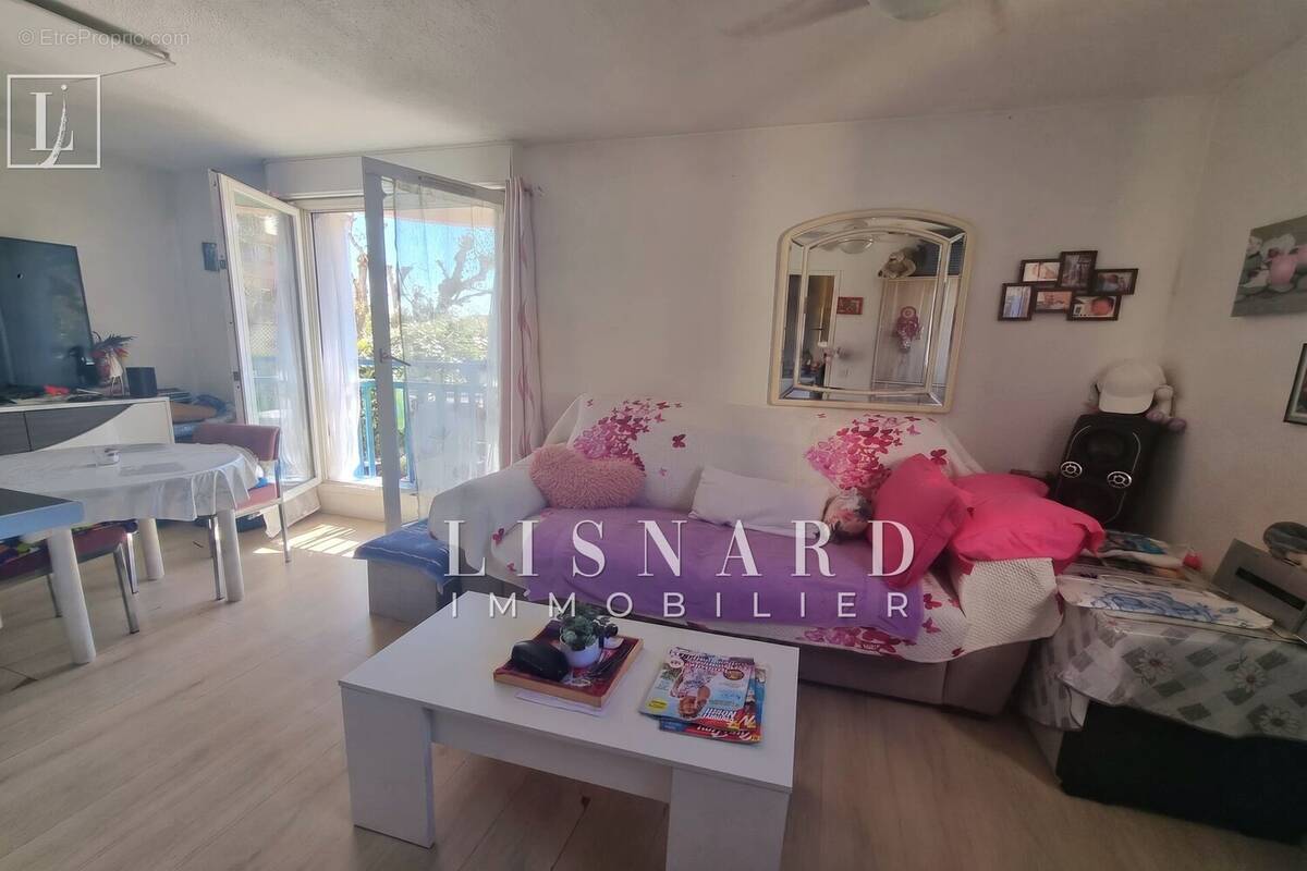 Appartement à VALLAURIS