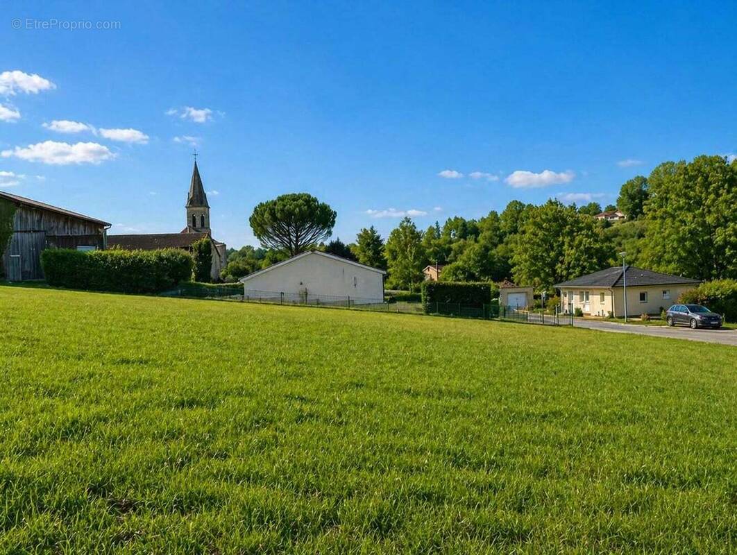Terrain à SAINT-MARTIN-DE-RIBERAC