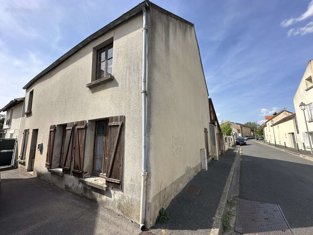 Maison à COURCOURONNES