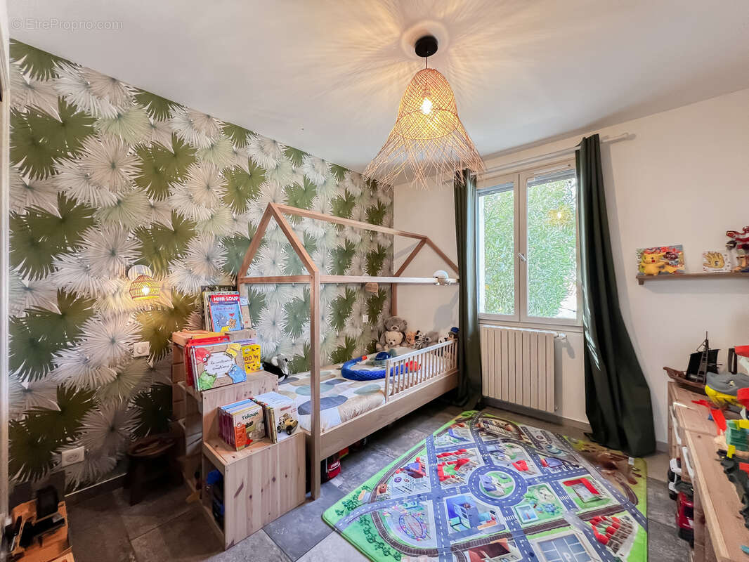 Maison à SAINT-MITRE-LES-REMPARTS