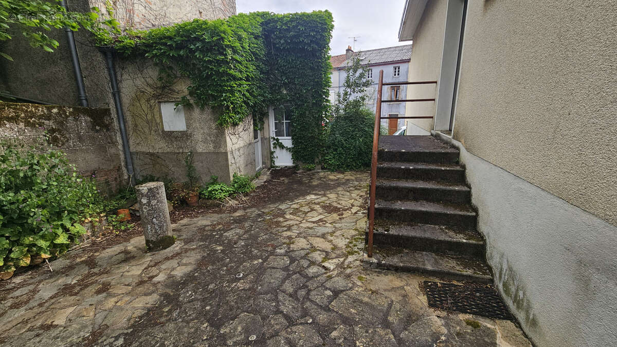 Maison à LE DORAT