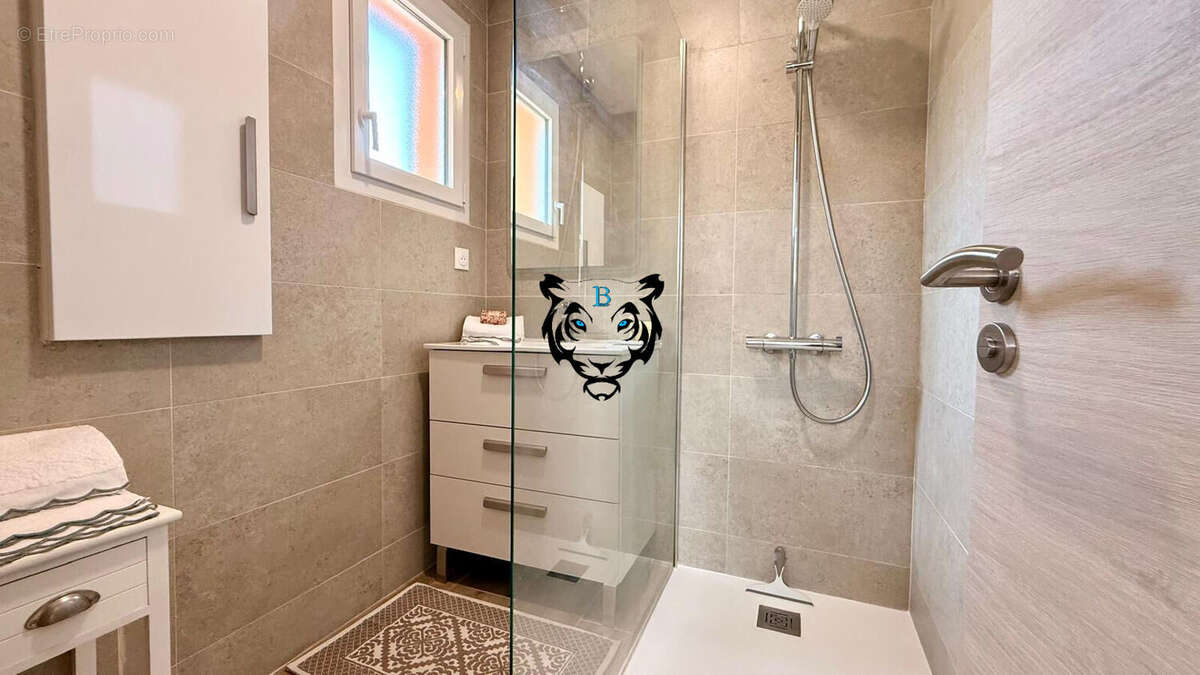 Maison à LES ISSAMBRES