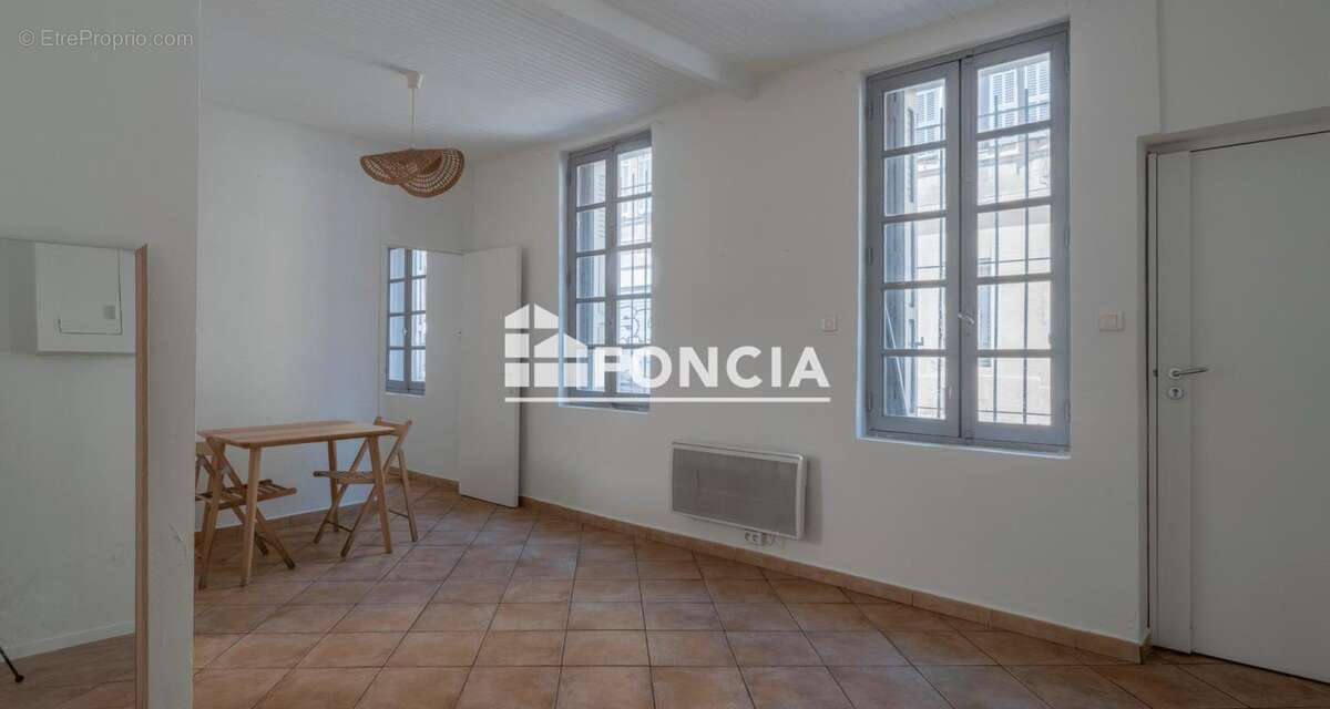 À vendre – T2 36 m² + une Cour de 7.5 m2 – Accès direct rue – Profession libérale autorisée – Marseille 6ᵉ - photo 4