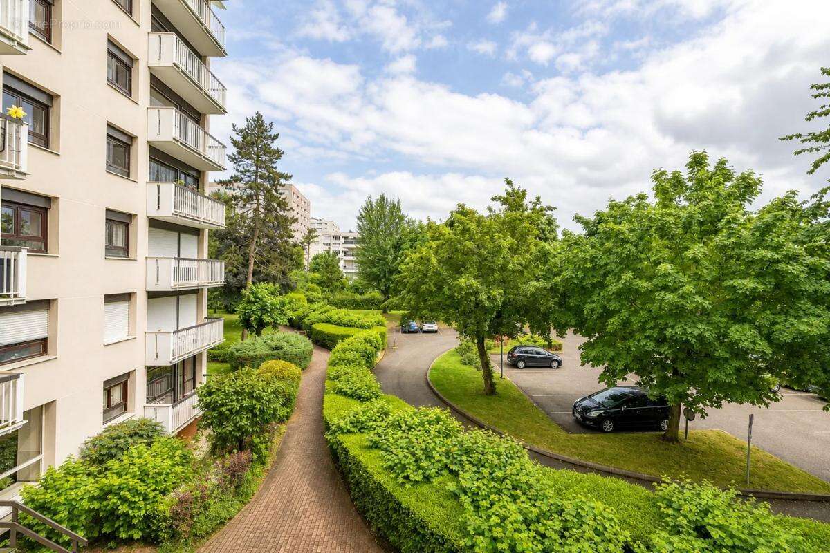 Appartement à LES CLAYES-SOUS-BOIS