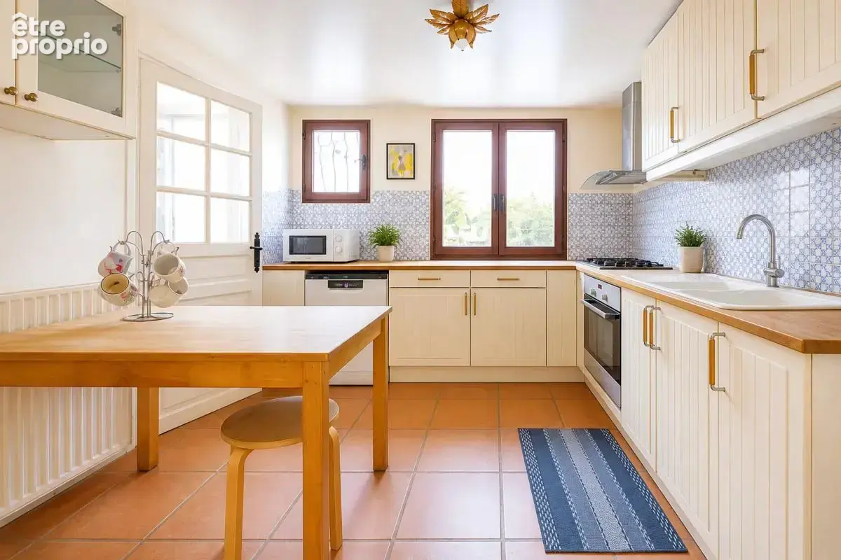 Maison familiale de 5 pièces de 161 m² à Suresnes - photo 5