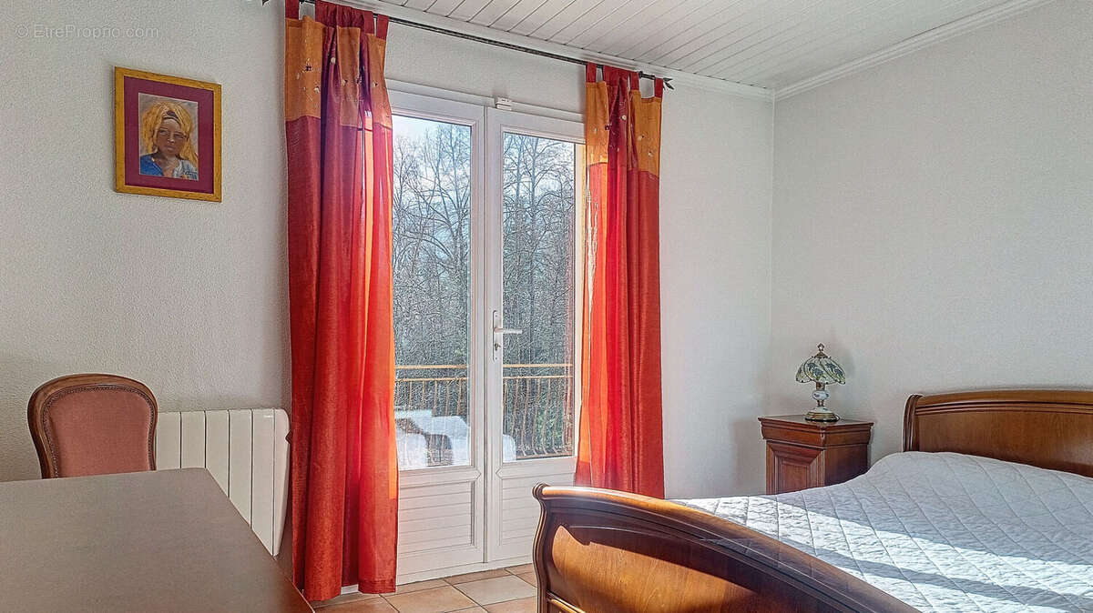 Maison à SAINT-LAURENT-DE-CERDANS