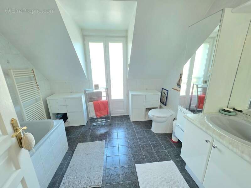 Maison à LA CELLE-SAINT-CLOUD