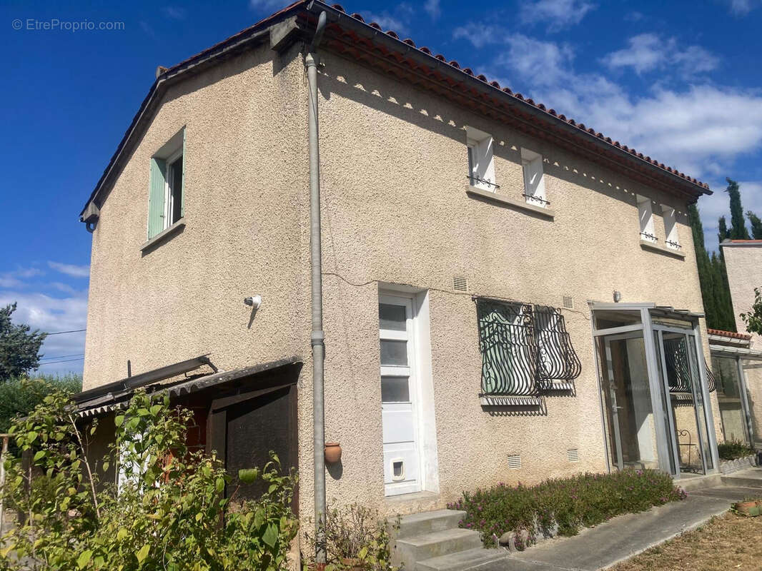 Limoux - Quartier proche centre ville - Villa de 140m2 habitables sur terrain de 382m2 - photo 3