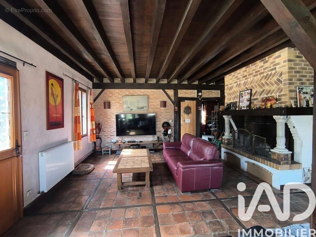 Maison 250 m² à Ousse-Suzan  - photo 4