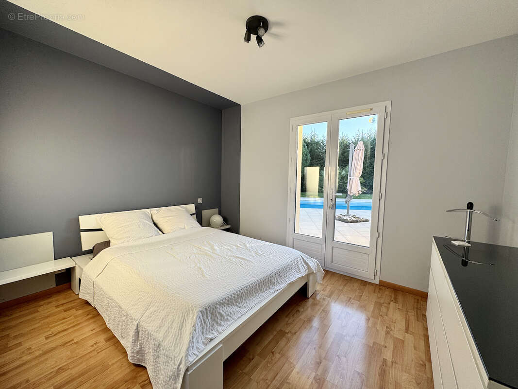 Maison à SAINT-ETIENNE-DE-FOUGERES