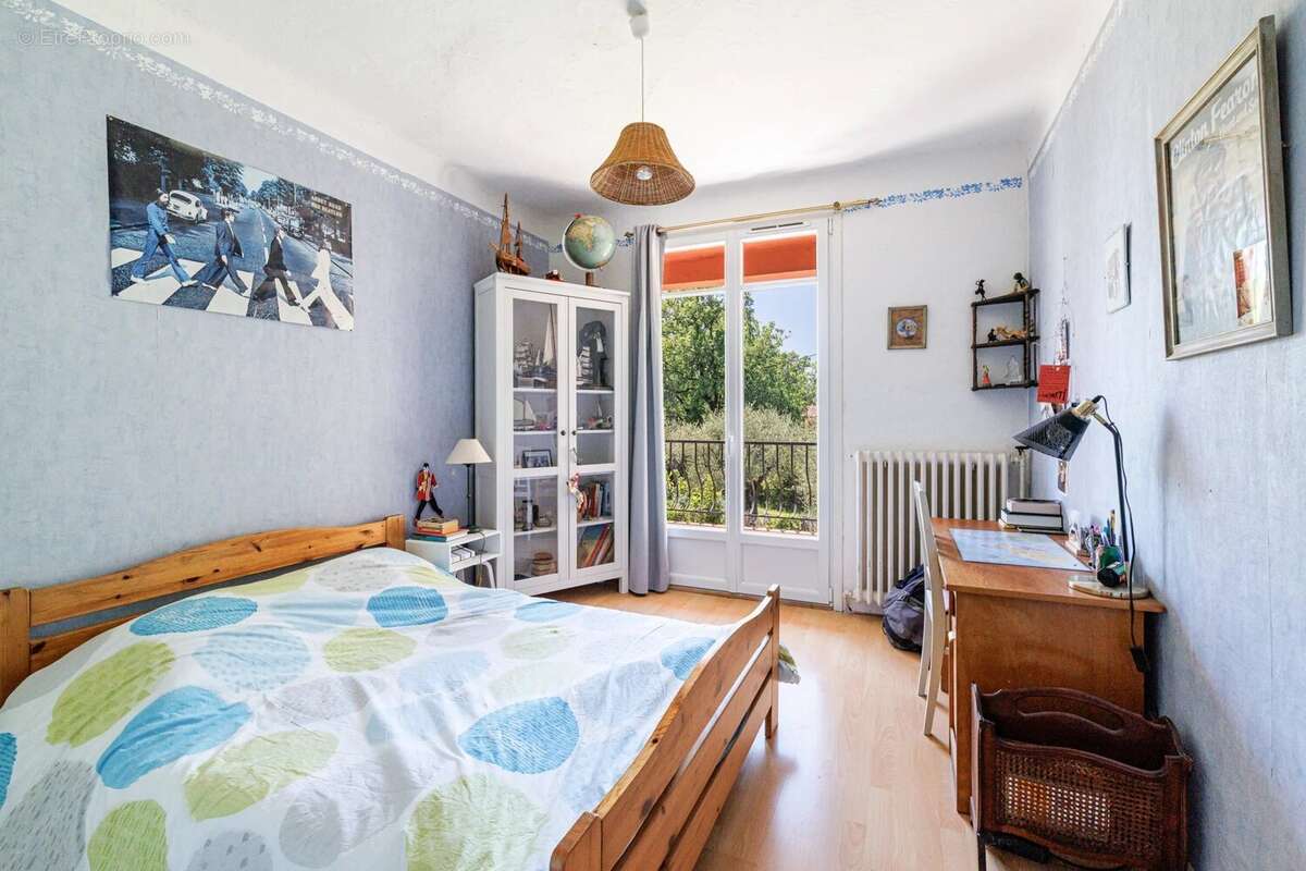 Maison à CHATEAUNEUF-GRASSE