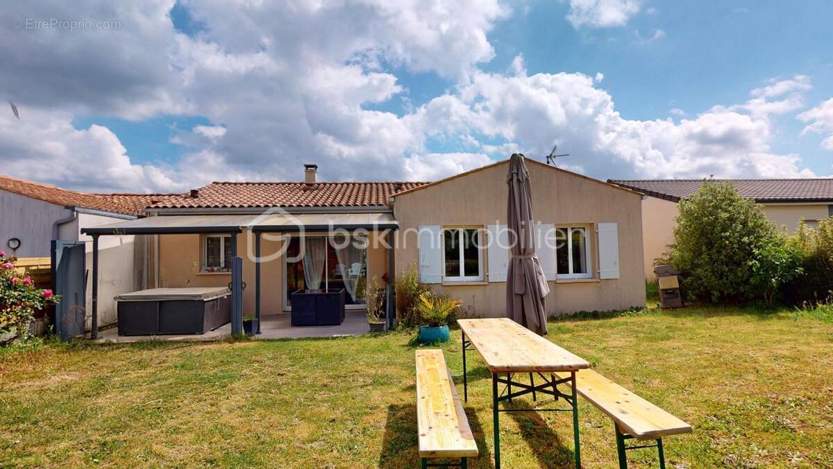 Maison à SAINTES