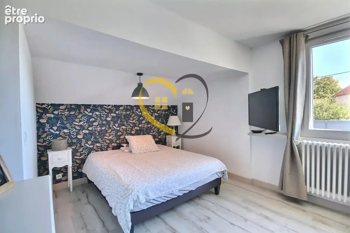 À VENDRE MAISON 122 m² et 48m² extension rénovée en 2019 à SAINT-GERMAIN-DU-PUY (18390) - photo 10