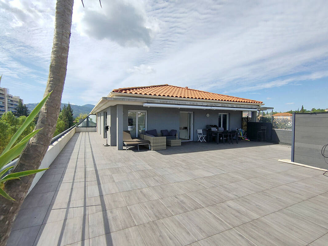 Appartement à MANDELIEU-LA-NAPOULE