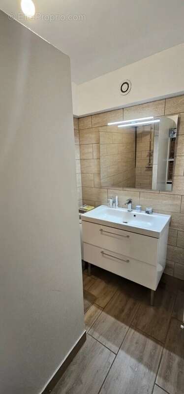 Appartement à SOLLIES-PONT