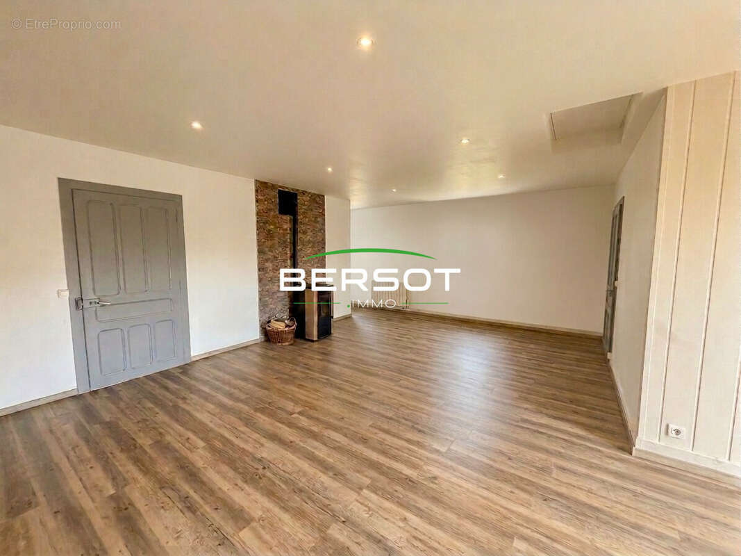Appartement T3 70 m² proche centre-ville de Valdahon - photo 3