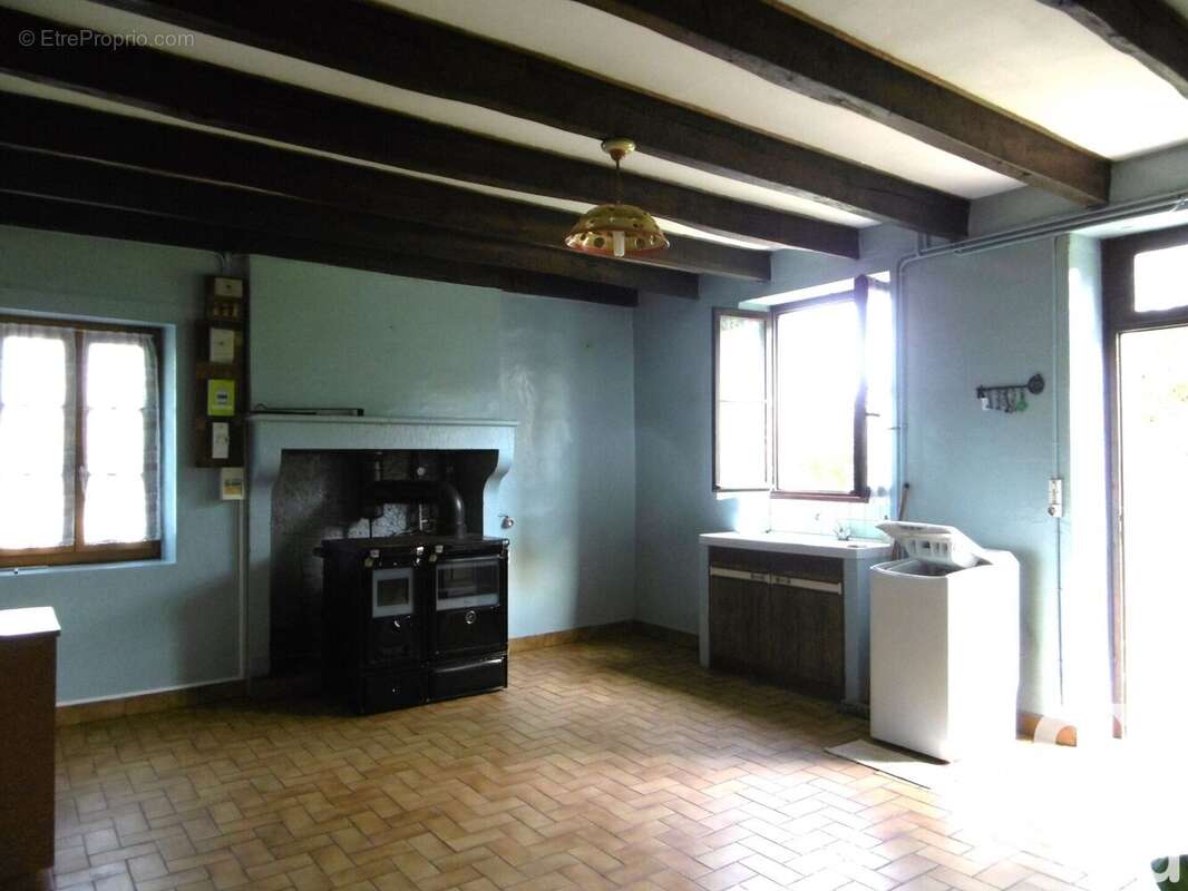 Maison 64 m² à Adriers  - photo 3