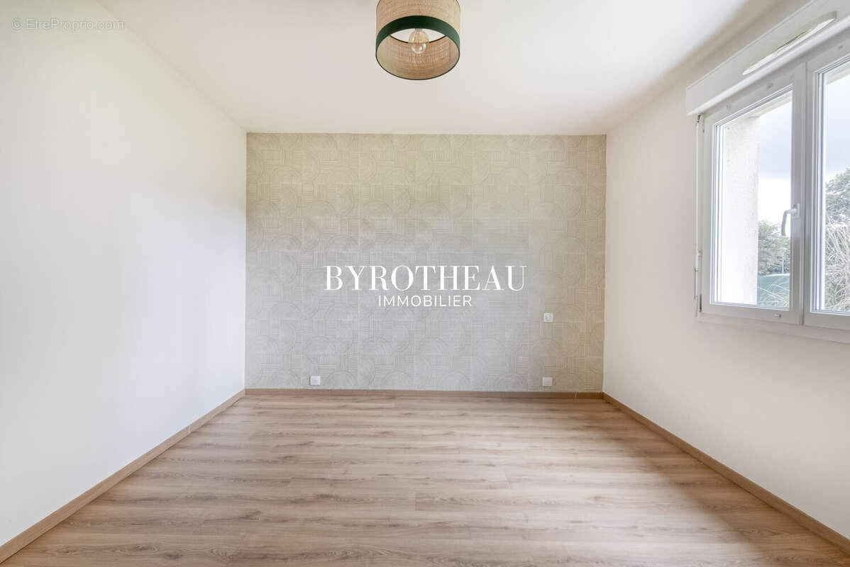 Maison 114 m² à Saint-Augustin-Des-Bois  - photo 9