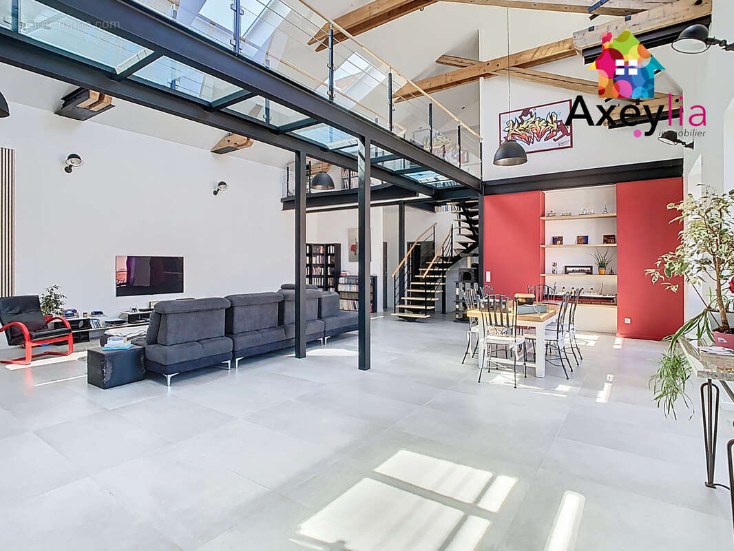 A vendre- roanne bord de loire - maison de ville type loft avec terrain et piscine - photo 2