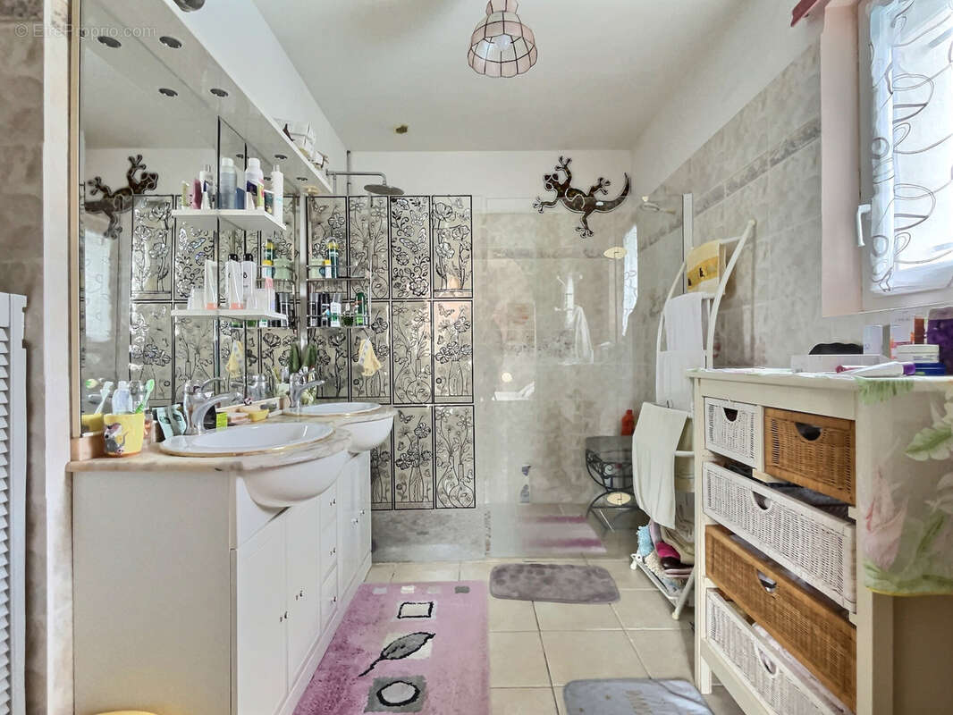 Autre à ROQUEBRUNE-SUR-ARGENS