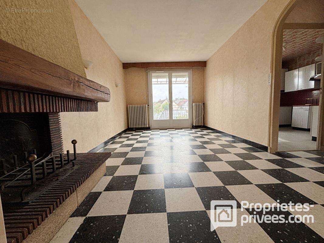 Appartement à MEHUN-SUR-YEVRE