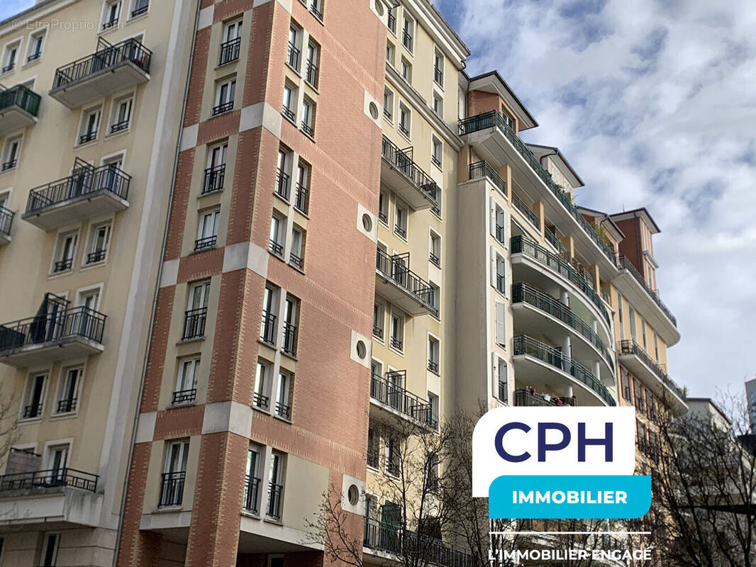 Appartement à COURBEVOIE