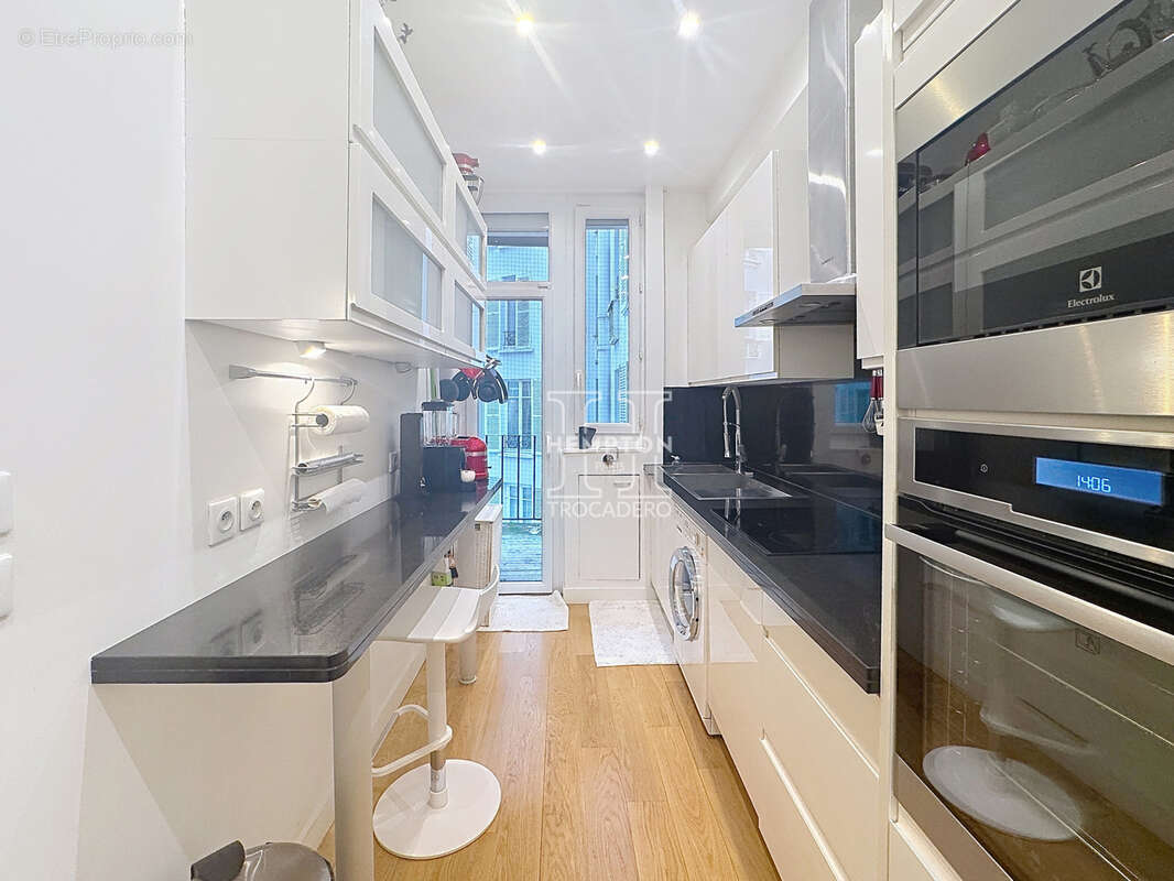 Appartement à PARIS-16E