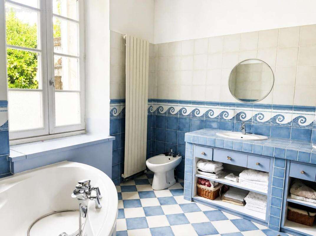 Élégante demeure de caractère avec piscine et vaste jardin - 5 chambres - Mouthiers sur Boëme (16) - photo 13