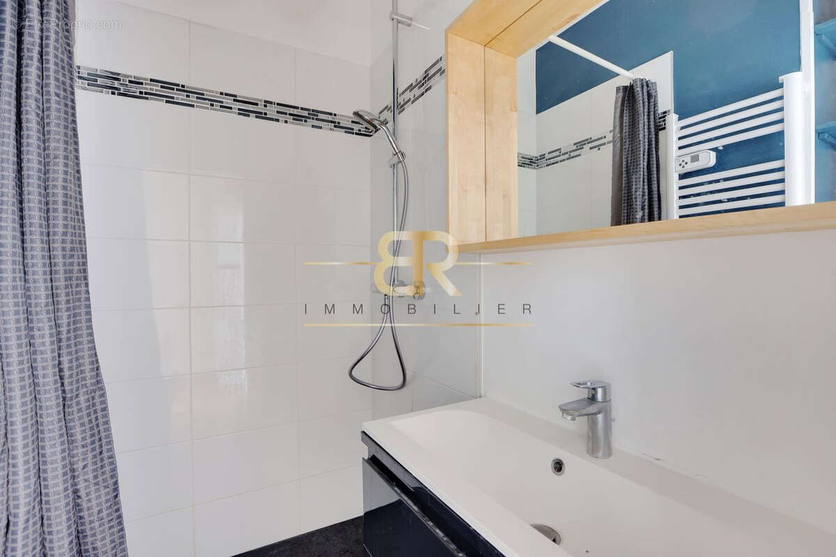 Appartement à PARIS-14E