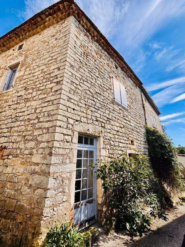 Maison à GROSPIERRES