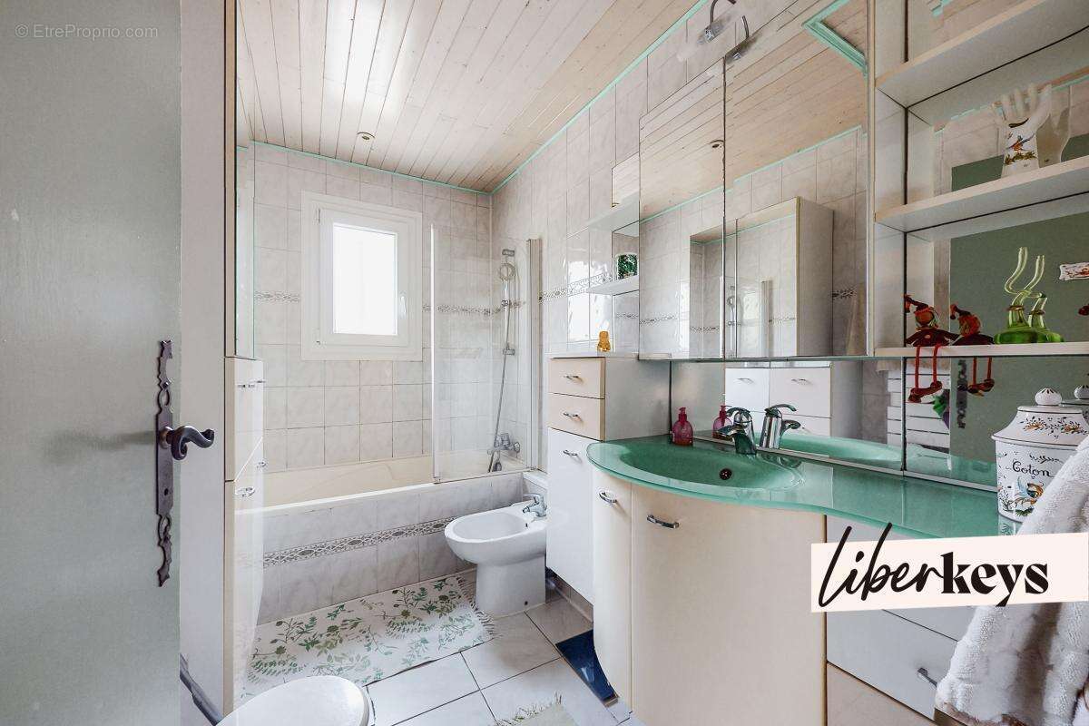 Maison à ROQUEBRUNE-SUR-ARGENS