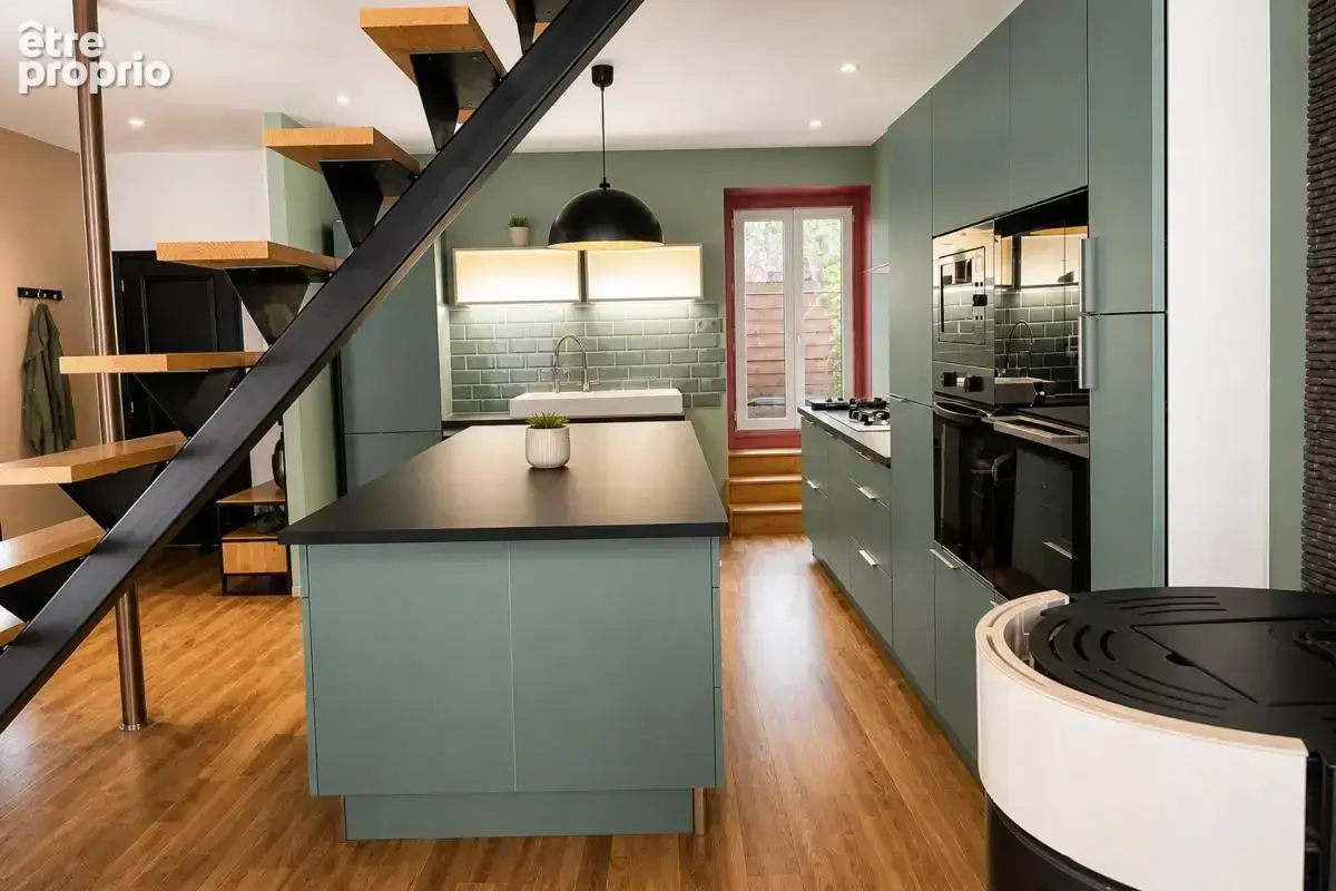 Immeuble rénové 250 m² situé à Ardes - photo 4