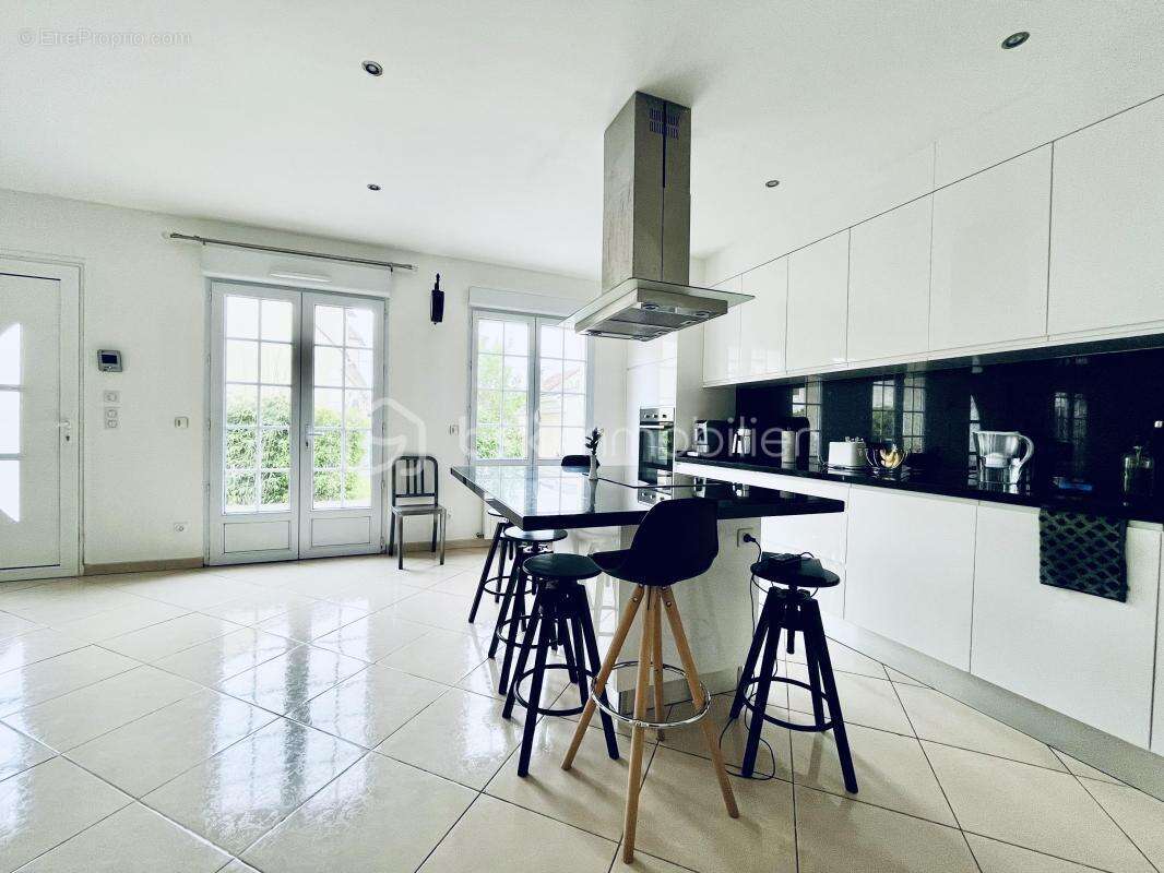 Maison à OZOIR-LA-FERRIERE