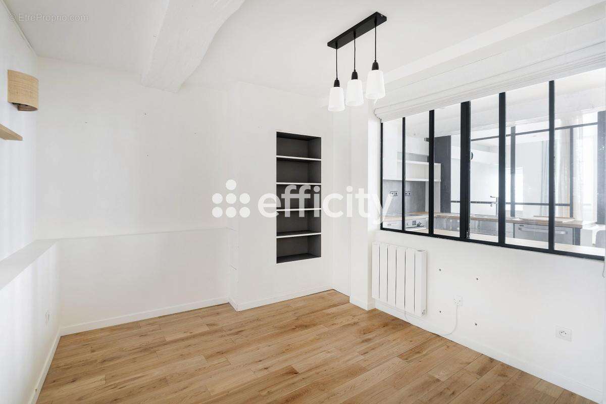 Appartement à PARIS-2E