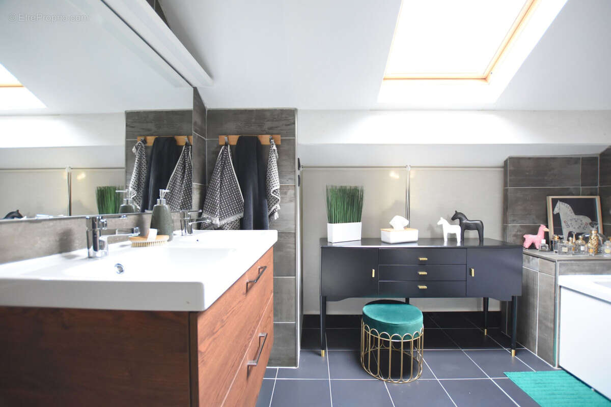 Maison à LES ESSARTS-LE-ROI