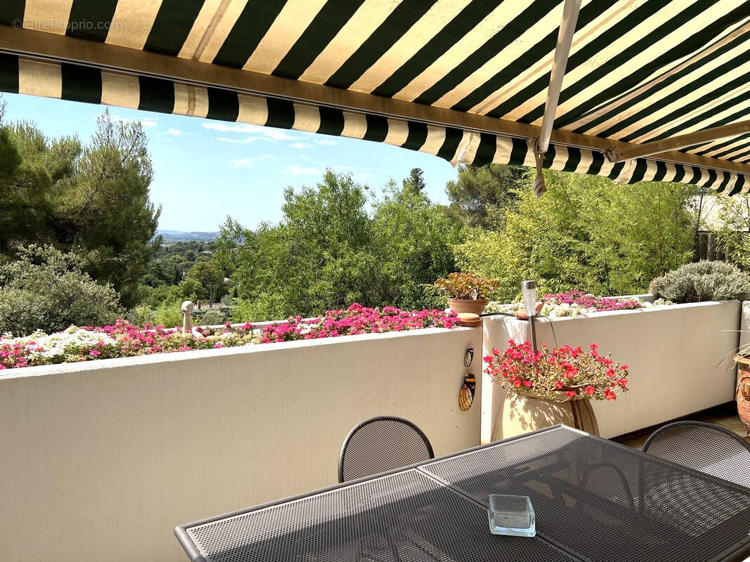 Appartement à VILLENEUVE-LES-AVIGNON