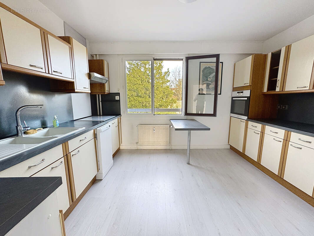 Appartement à SAINT-GENIS-LAVAL