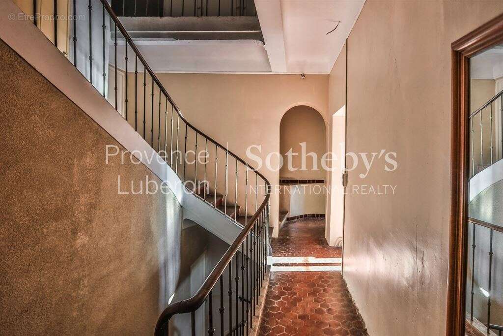 Maison à SAINT-SATURNIN-LES-APT