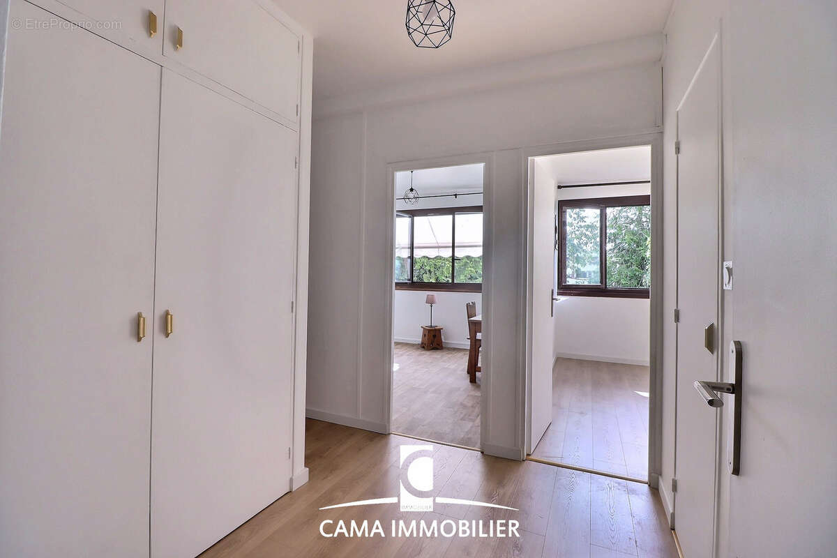 Appartement à FONTENAY-LE-FLEURY