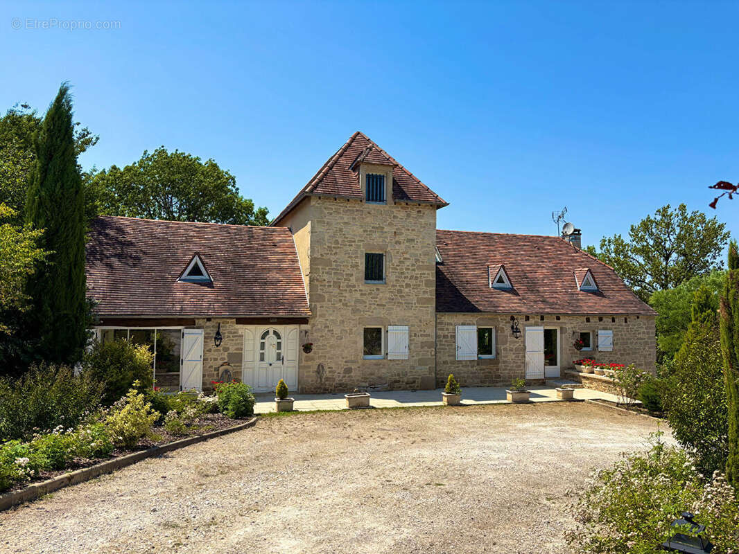 Maison plain-pied en pierres à Cressenssac 5 chambres 185.32 m2 - photo 2