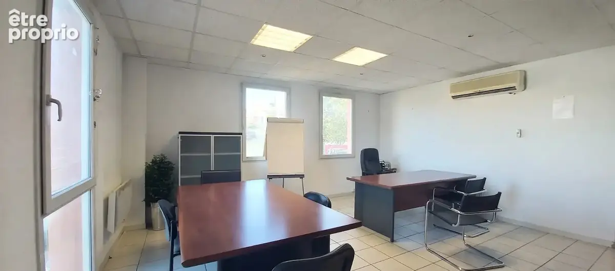 Photo Commerce à Vauvert au prix de 295 000€