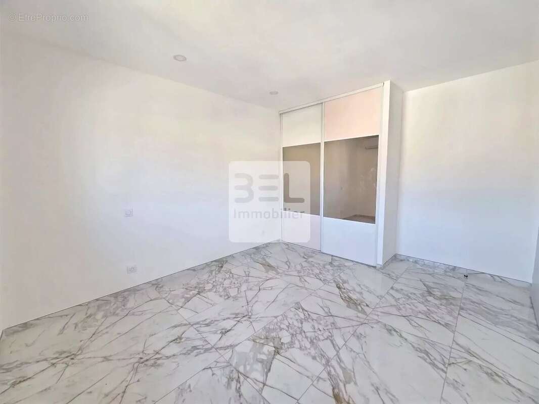 Appartement à LAUDUN-L'ARDOISE