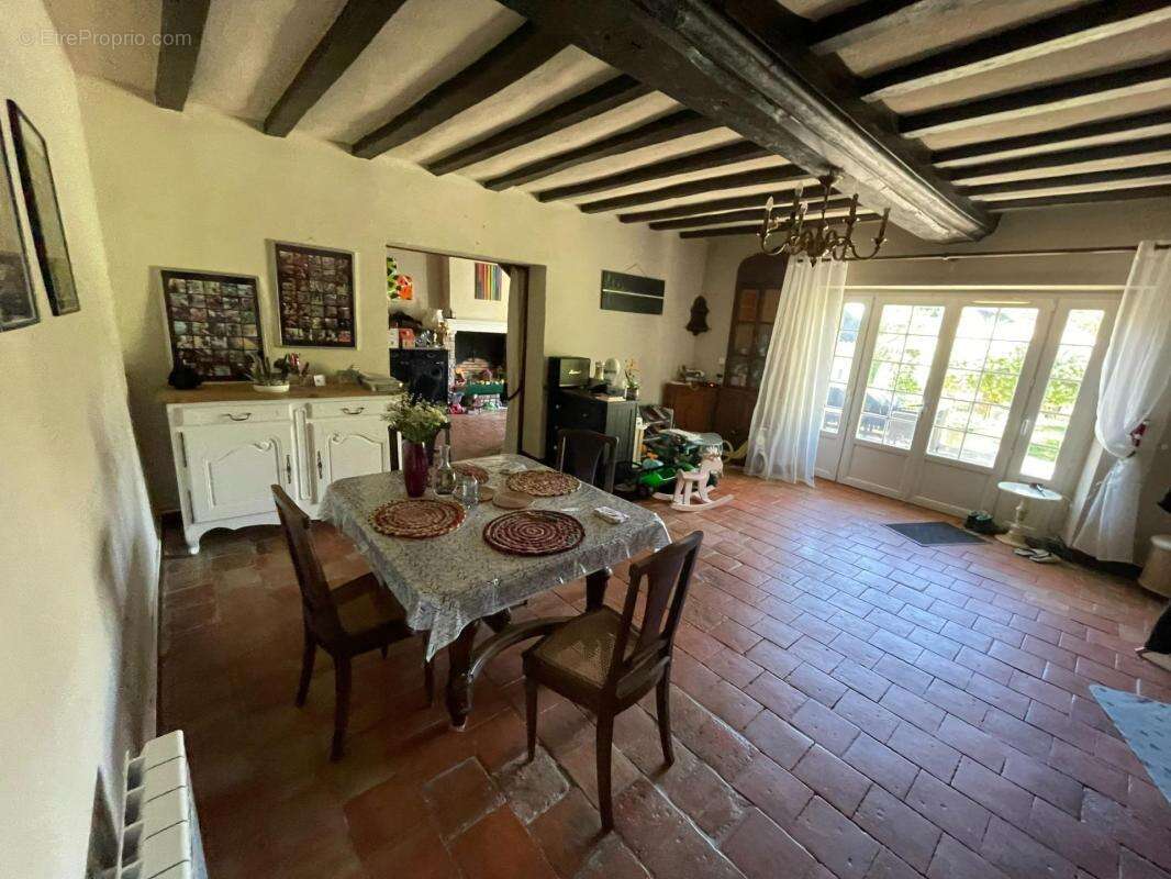 Maison à NOYEN-SUR-SARTHE