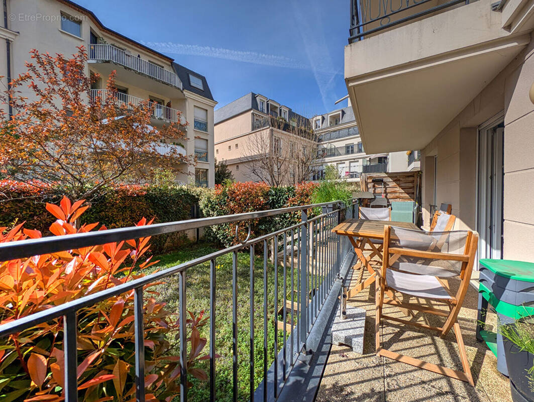 Appartement à LA GARENNE-COLOMBES