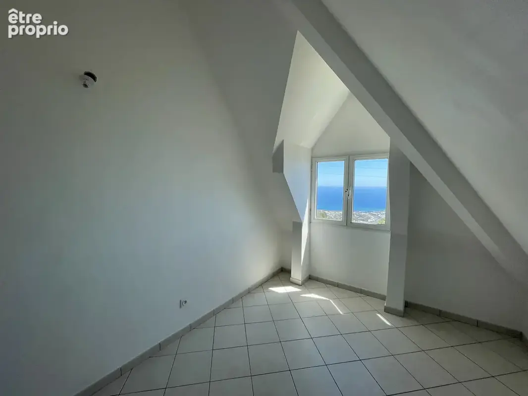 Maison 9 pièces 252 m² à vendre à Saint-Denis (97400) - photo 9