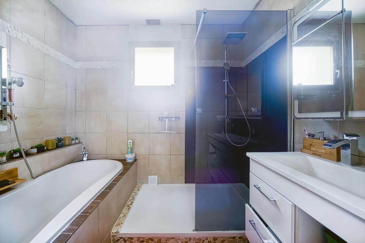 Maison à CRECHES-SUR-SAONE