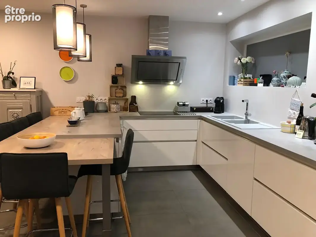 GENAY   Cœur de village  Maison familiale de charme 200 m2 avec jardin clos, grange et revenu locatif - photo 8