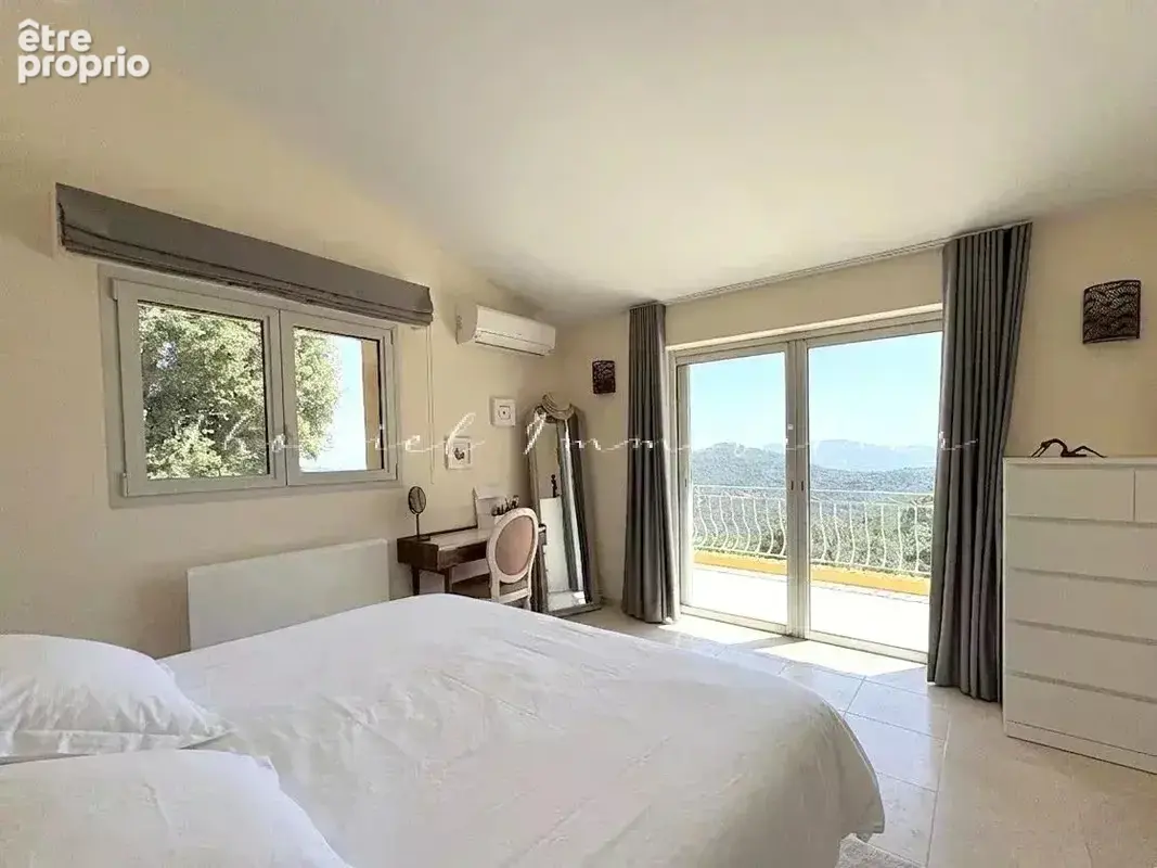Villa avec vue exceptionnelle à vendre à La Garde Freinet - photo 8