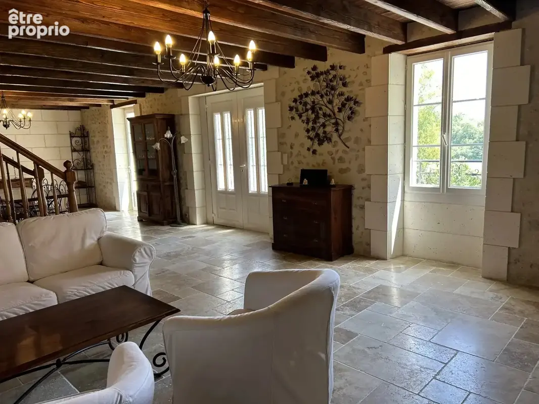 Maison rénové de 4 chambres avec garage pour 3 voitures, dépendances sur 1,3 ha - photo 5